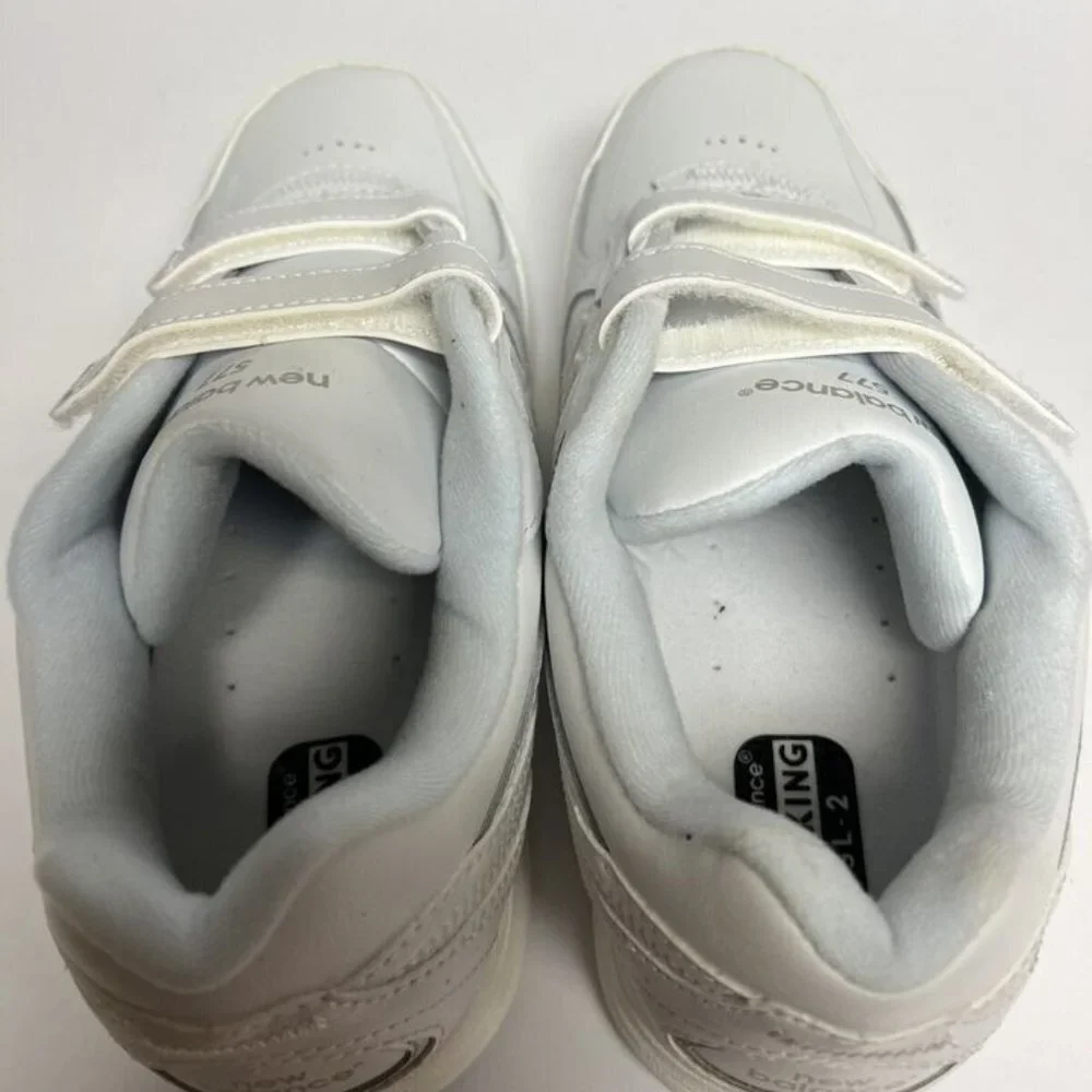 New Balance Womens 577v1 Walking Shoe White Size 9.5EE